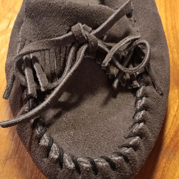 Minnetonka Mocassins Size 11 - Picture 9 of 10